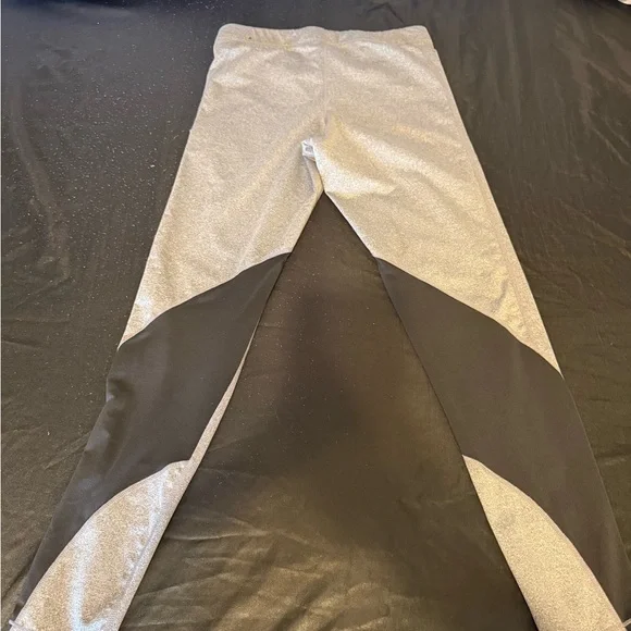 Nike Pro Silver and Black Leggings - Picture 5 of 5